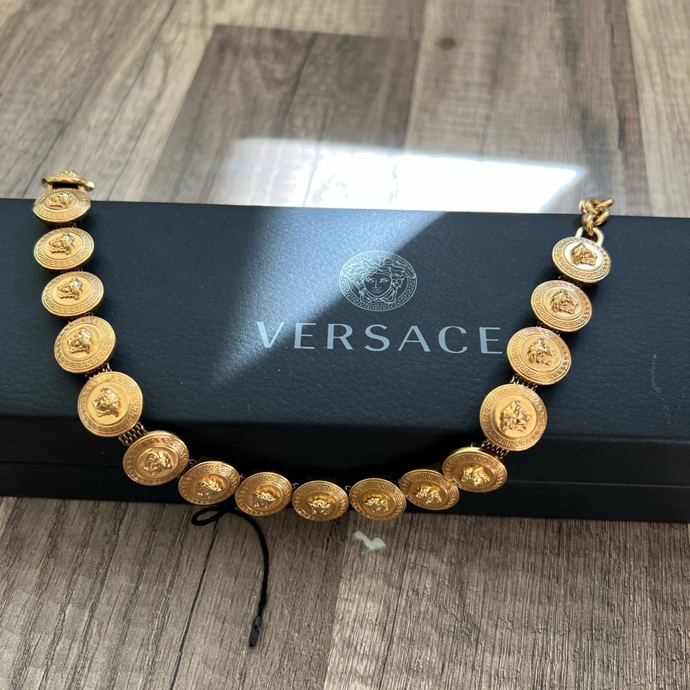 Versace Medusa plaque choker necklace. SOLDOUT everywhere.